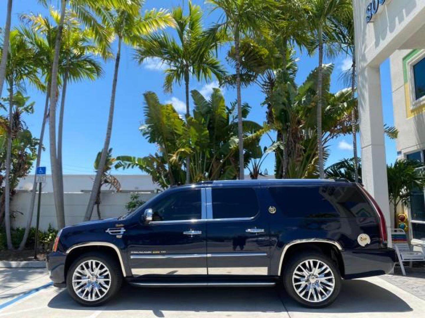 2007 Blue Chip /Cocoa/Very Light Cashmere Cadillac Escalade ESV SUNROOF AWD LOW MILES 47,118 (1GYFK66827R) with an 6.2L Vortec 1000 VVT V8 SFI Engine engine, Automatic transmission, located at 4701 North Dixie Hwy, Pompano Beach, FL, 33064, (954) 422-2889, 26.240938, -80.123474 - OUR WEBPAGE FLORIDACARS1.COM HAS OVER 100 PHOTOS AND FREE CARFAX LINK 2007 Cadillac Escalade ESV 4WD 4 Door Wagon/Sport Utility 6.2L V8 F Gasoline 19 MPG All Wheel Drive Features 20 Inch Plus Wheels 4WD/AWD A/C Seat(s) ABS Brakes Air Conditioning Alloy Wheels AM/FM Stereo Automatic Transmission Blue - Photo#30