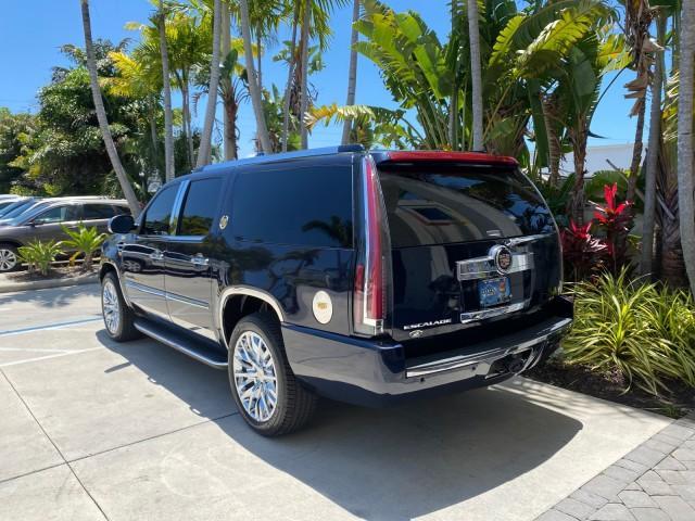 2007 Blue Chip /Cocoa/Very Light Cashmere Cadillac Escalade ESV SUNROOF AWD LOW MILES 47,118 (1GYFK66827R) with an 6.2L Vortec 1000 VVT V8 SFI Engine engine, Automatic transmission, located at 4701 North Dixie Hwy, Pompano Beach, FL, 33064, (954) 422-2889, 26.240938, -80.123474 - OUR WEBPAGE FLORIDACARS1.COM HAS OVER 100 PHOTOS AND FREE CARFAX LINK 2007 Cadillac Escalade ESV 4WD 4 Door Wagon/Sport Utility 6.2L V8 F Gasoline 19 MPG All Wheel Drive Features 20 Inch Plus Wheels 4WD/AWD A/C Seat(s) ABS Brakes Air Conditioning Alloy Wheels AM/FM Stereo Automatic Transmission Blue - Photo#32