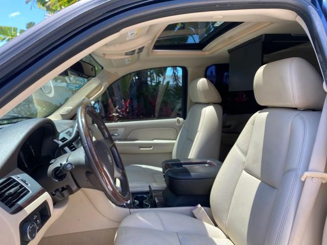 2007 Blue Chip /Cocoa/Very Light Cashmere Cadillac Escalade ESV SUNROOF AWD LOW MILES 47,118 (1GYFK66827R) with an 6.2L Vortec 1000 VVT V8 SFI Engine engine, Automatic transmission, located at 4701 North Dixie Hwy, Pompano Beach, FL, 33064, (954) 422-2889, 26.240938, -80.123474 - OUR WEBPAGE FLORIDACARS1.COM HAS OVER 100 PHOTOS AND FREE CARFAX LINK 2007 Cadillac Escalade ESV 4WD 4 Door Wagon/Sport Utility 6.2L V8 F Gasoline 19 MPG All Wheel Drive Features 20 Inch Plus Wheels 4WD/AWD A/C Seat(s) ABS Brakes Air Conditioning Alloy Wheels AM/FM Stereo Automatic Transmission Blue - Photo#44