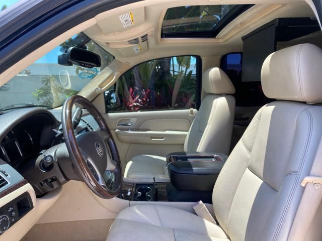 2007 Blue Chip /Cocoa/Very Light Cashmere Cadillac Escalade ESV SUNROOF AWD LOW MILES 47,118 (1GYFK66827R) with an 6.2L Vortec 1000 VVT V8 SFI Engine engine, Automatic transmission, located at 4701 North Dixie Hwy, Pompano Beach, FL, 33064, (954) 422-2889, 26.240938, -80.123474 - OUR WEBPAGE FLORIDACARS1.COM HAS OVER 100 PHOTOS AND FREE CARFAX LINK 2007 Cadillac Escalade ESV 4WD 4 Door Wagon/Sport Utility 6.2L V8 F Gasoline 19 MPG All Wheel Drive Features 20 Inch Plus Wheels 4WD/AWD A/C Seat(s) ABS Brakes Air Conditioning Alloy Wheels AM/FM Stereo Automatic Transmission Blue - Photo#45