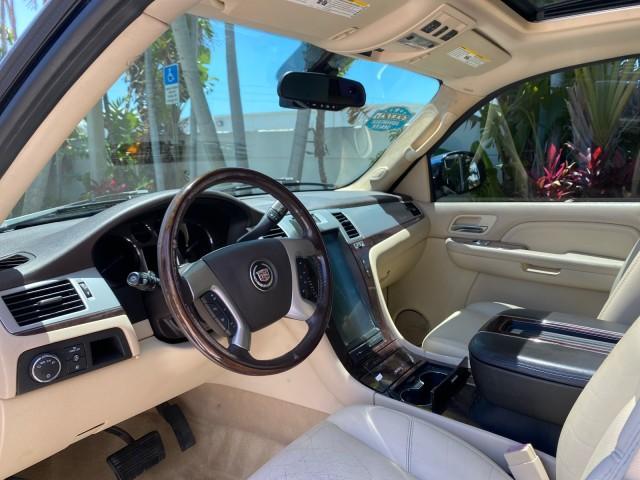 2007 Blue Chip /Cocoa/Very Light Cashmere Cadillac Escalade ESV SUNROOF AWD LOW MILES 47,118 (1GYFK66827R) with an 6.2L Vortec 1000 VVT V8 SFI Engine engine, Automatic transmission, located at 4701 North Dixie Hwy, Pompano Beach, FL, 33064, (954) 422-2889, 26.240938, -80.123474 - OUR WEBPAGE FLORIDACARS1.COM HAS OVER 100 PHOTOS AND FREE CARFAX LINK 2007 Cadillac Escalade ESV 4WD 4 Door Wagon/Sport Utility 6.2L V8 F Gasoline 19 MPG All Wheel Drive Features 20 Inch Plus Wheels 4WD/AWD A/C Seat(s) ABS Brakes Air Conditioning Alloy Wheels AM/FM Stereo Automatic Transmission Blue - Photo#47