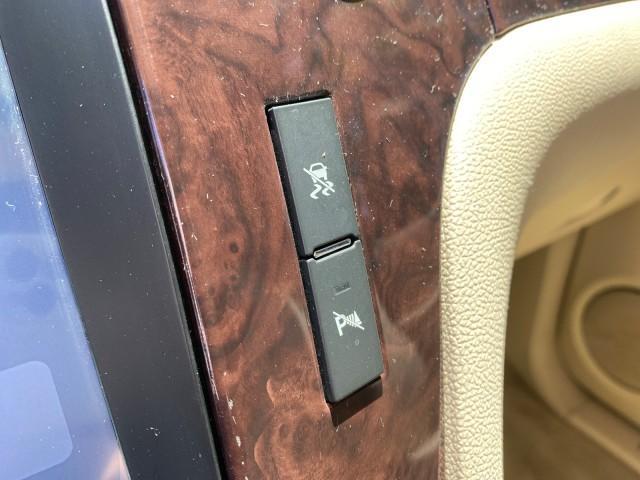 2007 Blue Chip /Cocoa/Very Light Cashmere Cadillac Escalade ESV SUNROOF AWD LOW MILES 47,118 (1GYFK66827R) with an 6.2L Vortec 1000 VVT V8 SFI Engine engine, Automatic transmission, located at 4701 North Dixie Hwy, Pompano Beach, FL, 33064, (954) 422-2889, 26.240938, -80.123474 - OUR WEBPAGE FLORIDACARS1.COM HAS OVER 100 PHOTOS AND FREE CARFAX LINK 2007 Cadillac Escalade ESV 4WD 4 Door Wagon/Sport Utility 6.2L V8 F Gasoline 19 MPG All Wheel Drive Features 20 Inch Plus Wheels 4WD/AWD A/C Seat(s) ABS Brakes Air Conditioning Alloy Wheels AM/FM Stereo Automatic Transmission Blue - Photo#61