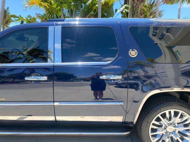 2007 Blue Chip /Cocoa/Very Light Cashmere Cadillac Escalade ESV SUNROOF AWD LOW MILES 47,118 (1GYFK66827R) with an 6.2L Vortec 1000 VVT V8 SFI Engine engine, Automatic transmission, located at 4701 North Dixie Hwy, Pompano Beach, FL, 33064, (954) 422-2889, 26.240938, -80.123474 - OUR WEBPAGE FLORIDACARS1.COM HAS OVER 100 PHOTOS AND FREE CARFAX LINK 2007 Cadillac Escalade ESV 4WD 4 Door Wagon/Sport Utility 6.2L V8 F Gasoline 19 MPG All Wheel Drive Features 20 Inch Plus Wheels 4WD/AWD A/C Seat(s) ABS Brakes Air Conditioning Alloy Wheels AM/FM Stereo Automatic Transmission Blue - Photo#75