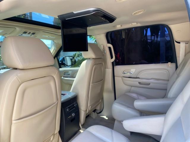 2007 Blue Chip /Cocoa/Very Light Cashmere Cadillac Escalade ESV SUNROOF AWD LOW MILES 47,118 (1GYFK66827R) with an 6.2L Vortec 1000 VVT V8 SFI Engine engine, Automatic transmission, located at 4701 North Dixie Hwy, Pompano Beach, FL, 33064, (954) 422-2889, 26.240938, -80.123474 - OUR WEBPAGE FLORIDACARS1.COM HAS OVER 100 PHOTOS AND FREE CARFAX LINK 2007 Cadillac Escalade ESV 4WD 4 Door Wagon/Sport Utility 6.2L V8 F Gasoline 19 MPG All Wheel Drive Features 20 Inch Plus Wheels 4WD/AWD A/C Seat(s) ABS Brakes Air Conditioning Alloy Wheels AM/FM Stereo Automatic Transmission Blue - Photo#81