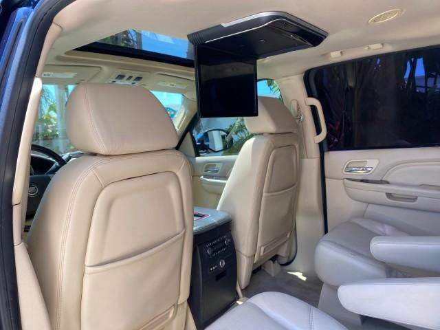 2007 Blue Chip /Cocoa/Very Light Cashmere Cadillac Escalade ESV SUNROOF AWD LOW MILES 47,118 (1GYFK66827R) with an 6.2L Vortec 1000 VVT V8 SFI Engine engine, Automatic transmission, located at 4701 North Dixie Hwy, Pompano Beach, FL, 33064, (954) 422-2889, 26.240938, -80.123474 - OUR WEBPAGE FLORIDACARS1.COM HAS OVER 100 PHOTOS AND FREE CARFAX LINK 2007 Cadillac Escalade ESV 4WD 4 Door Wagon/Sport Utility 6.2L V8 F Gasoline 19 MPG All Wheel Drive Features 20 Inch Plus Wheels 4WD/AWD A/C Seat(s) ABS Brakes Air Conditioning Alloy Wheels AM/FM Stereo Automatic Transmission Blue - Photo#82