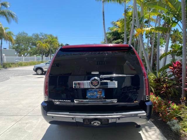 2007 Blue Chip /Cocoa/Very Light Cashmere Cadillac Escalade ESV SUNROOF AWD LOW MILES 47,118 (1GYFK66827R) with an 6.2L Vortec 1000 VVT V8 SFI Engine engine, Automatic transmission, located at 4701 North Dixie Hwy, Pompano Beach, FL, 33064, (954) 422-2889, 26.240938, -80.123474 - OUR WEBPAGE FLORIDACARS1.COM HAS OVER 100 PHOTOS AND FREE CARFAX LINK 2007 Cadillac Escalade ESV 4WD 4 Door Wagon/Sport Utility 6.2L V8 F Gasoline 19 MPG All Wheel Drive Features 20 Inch Plus Wheels 4WD/AWD A/C Seat(s) ABS Brakes Air Conditioning Alloy Wheels AM/FM Stereo Automatic Transmission Blue - Photo#99