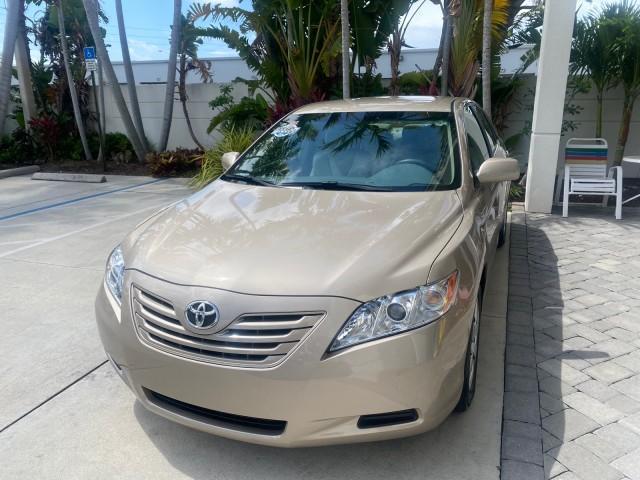 2009 Desert Sand Metallic /Bisque Toyota Camry LE LOW MILES 18,727 1 OWNER (4T1BE46K59U) with an 2.4L DOHC VVT-i 16-Valve 4-Cyl Engine engine, Automatic transmission, located at 4701 North Dixie Hwy, Pompano Beach, FL, 33064, (954) 422-2889, 26.240938, -80.123474 - OUR WEBPAGE FLORIDACARS1.COM HAS OVER 100 PHOTOS AND FREE CARFAX LINK 2009 Toyota Camry LE 1 OWNER Sedan 4 DR 2.4L I4 F DOHC 16V Gasoline 31 MPG Front Wheel Drive Features ABS Brakes Air Conditioning AM/FM Stereo Automatic Transmission Auxiliary Audio Input CD Audio Cruise Control Leather Seats Over - Photo#3