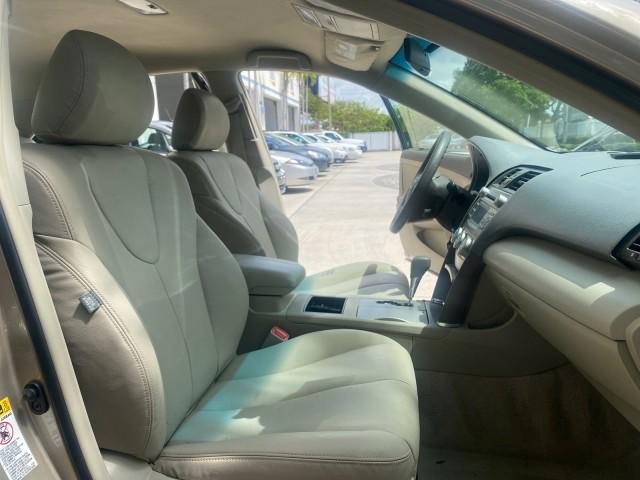 2009 Desert Sand Metallic /Bisque Toyota Camry LE LOW MILES 18,727 1 OWNER (4T1BE46K59U) with an 2.4L DOHC VVT-i 16-Valve 4-Cyl Engine engine, Automatic transmission, located at 4701 North Dixie Hwy, Pompano Beach, FL, 33064, (954) 422-2889, 26.240938, -80.123474 - OUR WEBPAGE FLORIDACARS1.COM HAS OVER 100 PHOTOS AND FREE CARFAX LINK 2009 Toyota Camry LE 1 OWNER Sedan 4 DR 2.4L I4 F DOHC 16V Gasoline 31 MPG Front Wheel Drive Features ABS Brakes Air Conditioning AM/FM Stereo Automatic Transmission Auxiliary Audio Input CD Audio Cruise Control Leather Seats Over - Photo#12