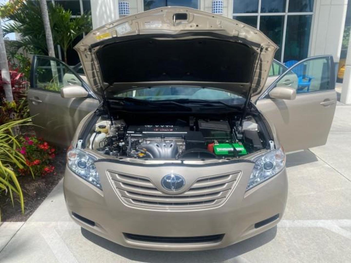 2009 Desert Sand Metallic /Bisque Toyota Camry LE LOW MILES 18,727 1 OWNER (4T1BE46K59U) with an 2.4L DOHC VVT-i 16-Valve 4-Cyl Engine engine, Automatic transmission, located at 4701 North Dixie Hwy, Pompano Beach, FL, 33064, (954) 422-2889, 26.240938, -80.123474 - OUR WEBPAGE FLORIDACARS1.COM HAS OVER 100 PHOTOS AND FREE CARFAX LINK 2009 Toyota Camry LE 1 OWNER Sedan 4 DR 2.4L I4 F DOHC 16V Gasoline 31 MPG Front Wheel Drive Features ABS Brakes Air Conditioning AM/FM Stereo Automatic Transmission Auxiliary Audio Input CD Audio Cruise Control Leather Seats Over - Photo#17