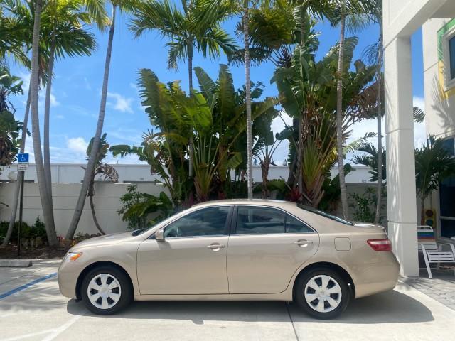 2009 Desert Sand Metallic /Bisque Toyota Camry LE LOW MILES 18,727 1 OWNER (4T1BE46K59U) with an 2.4L DOHC VVT-i 16-Valve 4-Cyl Engine engine, Automatic transmission, located at 4701 North Dixie Hwy, Pompano Beach, FL, 33064, (954) 422-2889, 26.240938, -80.123474 - OUR WEBPAGE FLORIDACARS1.COM HAS OVER 100 PHOTOS AND FREE CARFAX LINK 2009 Toyota Camry LE 1 OWNER Sedan 4 DR 2.4L I4 F DOHC 16V Gasoline 31 MPG Front Wheel Drive Features ABS Brakes Air Conditioning AM/FM Stereo Automatic Transmission Auxiliary Audio Input CD Audio Cruise Control Leather Seats Over - Photo#30