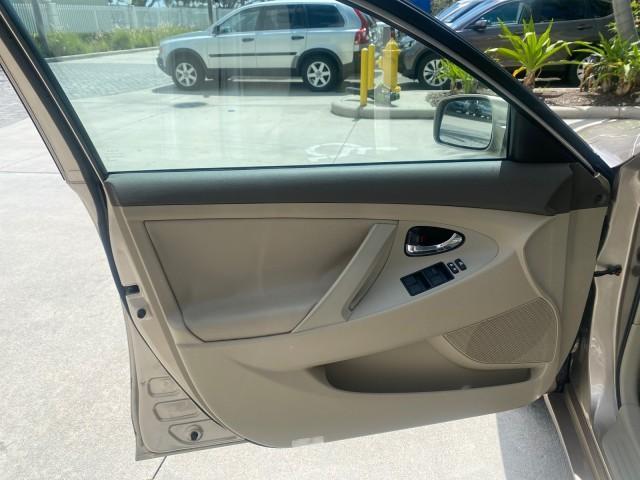 2009 Desert Sand Metallic /Bisque Toyota Camry LE LOW MILES 18,727 1 OWNER (4T1BE46K59U) with an 2.4L DOHC VVT-i 16-Valve 4-Cyl Engine engine, Automatic transmission, located at 4701 North Dixie Hwy, Pompano Beach, FL, 33064, (954) 422-2889, 26.240938, -80.123474 - OUR WEBPAGE FLORIDACARS1.COM HAS OVER 100 PHOTOS AND FREE CARFAX LINK 2009 Toyota Camry LE 1 OWNER Sedan 4 DR 2.4L I4 F DOHC 16V Gasoline 31 MPG Front Wheel Drive Features ABS Brakes Air Conditioning AM/FM Stereo Automatic Transmission Auxiliary Audio Input CD Audio Cruise Control Leather Seats Over - Photo#42
