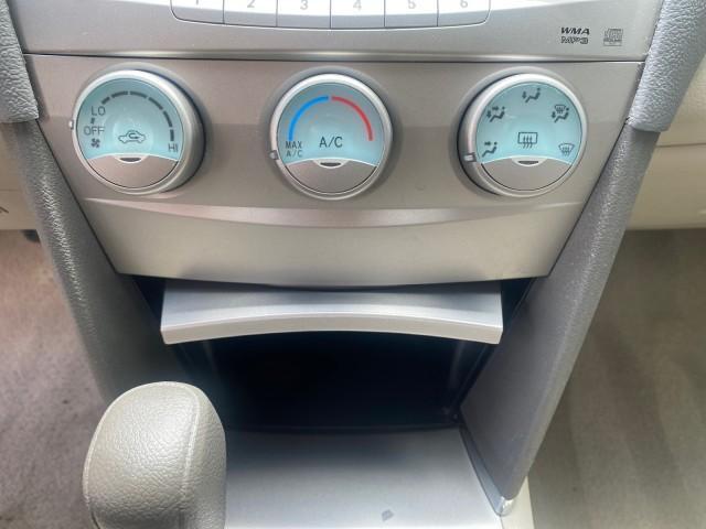 2009 Desert Sand Metallic /Bisque Toyota Camry LE LOW MILES 18,727 1 OWNER (4T1BE46K59U) with an 2.4L DOHC VVT-i 16-Valve 4-Cyl Engine engine, Automatic transmission, located at 4701 North Dixie Hwy, Pompano Beach, FL, 33064, (954) 422-2889, 26.240938, -80.123474 - OUR WEBPAGE FLORIDACARS1.COM HAS OVER 100 PHOTOS AND FREE CARFAX LINK 2009 Toyota Camry LE 1 OWNER Sedan 4 DR 2.4L I4 F DOHC 16V Gasoline 31 MPG Front Wheel Drive Features ABS Brakes Air Conditioning AM/FM Stereo Automatic Transmission Auxiliary Audio Input CD Audio Cruise Control Leather Seats Over - Photo#60