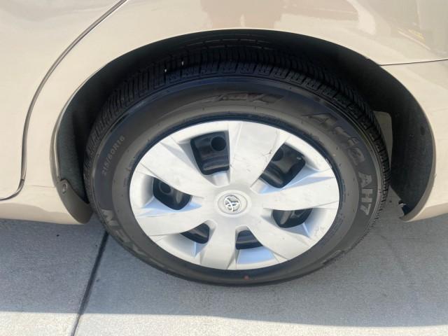 2009 Desert Sand Metallic /Bisque Toyota Camry LE LOW MILES 18,727 1 OWNER (4T1BE46K59U) with an 2.4L DOHC VVT-i 16-Valve 4-Cyl Engine engine, Automatic transmission, located at 4701 North Dixie Hwy, Pompano Beach, FL, 33064, (954) 422-2889, 26.240938, -80.123474 - OUR WEBPAGE FLORIDACARS1.COM HAS OVER 100 PHOTOS AND FREE CARFAX LINK 2009 Toyota Camry LE 1 OWNER Sedan 4 DR 2.4L I4 F DOHC 16V Gasoline 31 MPG Front Wheel Drive Features ABS Brakes Air Conditioning AM/FM Stereo Automatic Transmission Auxiliary Audio Input CD Audio Cruise Control Leather Seats Over - Photo#82