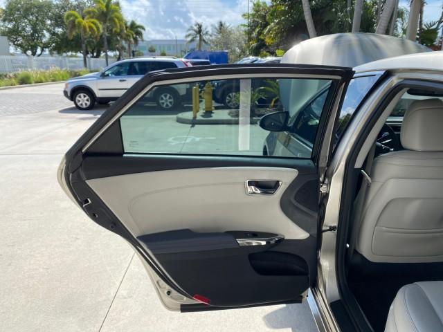 2013 Champagne Mica /Light Gray Toyota Avalon XLE Premium LOW MILES 56,196 (4T1BK1EB6DU) with an 3.5L DOHC EFI 24-Valve V6 Engine engine, Automatic transmission, located at 4701 North Dixie Hwy, Pompano Beach, FL, 33064, (954) 422-2889, 26.240938, -80.123474 - OUR WEBPAGE FLORIDACARS1.COM HAS OVER 100 PHOTOS AND FREE CARFAX LINK 2013 Toyota Avalon XLE Sedan 4 DR 3.5L V6 F DOHC 24V Gasoline 31 MPG Front Wheel Drive Features ABS Brakes Air Conditioning Alloy Wheels AM/FM Stereo Automatic Transmission Auxiliary Audio Input Bluetooth Technology CD Audio Cruis - Photo#13