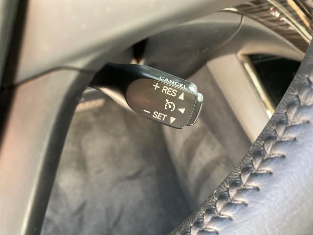 2013 Champagne Mica /Light Gray Toyota Avalon XLE Premium LOW MILES 56,196 (4T1BK1EB6DU) with an 3.5L DOHC EFI 24-Valve V6 Engine engine, Automatic transmission, located at 4701 North Dixie Hwy, Pompano Beach, FL, 33064, (954) 422-2889, 26.240938, -80.123474 - OUR WEBPAGE FLORIDACARS1.COM HAS OVER 100 PHOTOS AND FREE CARFAX LINK 2013 Toyota Avalon XLE Sedan 4 DR 3.5L V6 F DOHC 24V Gasoline 31 MPG Front Wheel Drive Features ABS Brakes Air Conditioning Alloy Wheels AM/FM Stereo Automatic Transmission Auxiliary Audio Input Bluetooth Technology CD Audio Cruis - Photo#50
