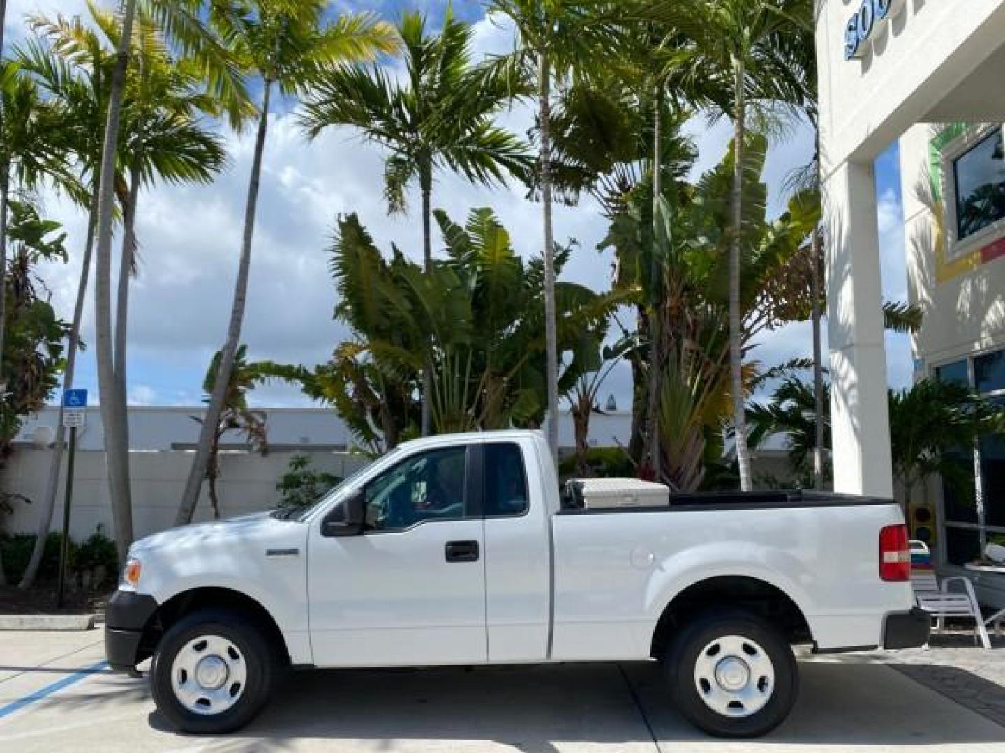2005 Oxford White /Flint Ford F-150 PU STX LOW MILES 18,931 (1FTRF12215N) with an 4.2L EFI V6 Engine engine, Automatic transmission, located at 4701 North Dixie Hwy, Pompano Beach, FL, 33064, (954) 422-2889, 26.240938, -80.123474 - OUR WEBPAGE FLORIDACARS1.COM HAS OVER 100 PHOTOS AND FREE CARFAX LINK 2005 Ford F-150 STX Pickup 4.2L V6 F OHV Gasoline 20 MPG Rear Wheel Drive Features ABS Brakes Air Conditioning AM/FM Stereo Automatic Transmission Overhead Airbags Side Airbags Traction Control Vinyl Seats 2005 Ford F-150 STX Regu- Photo#4