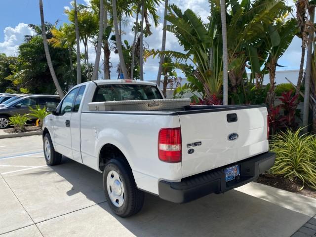2005 Oxford White /Flint Ford F-150 PU STX LOW MILES 18,931 (1FTRF12215N) with an 4.2L EFI V6 Engine engine, Automatic transmission, located at 4701 North Dixie Hwy, Pompano Beach, FL, 33064, (954) 422-2889, 26.240938, -80.123474 - OUR WEBPAGE FLORIDACARS1.COM HAS OVER 100 PHOTOS AND FREE CARFAX LINK 2005 Ford F-150 STX Pickup 4.2L V6 F OHV Gasoline 20 MPG Rear Wheel Drive Features ABS Brakes Air Conditioning AM/FM Stereo Automatic Transmission Overhead Airbags Side Airbags Traction Control Vinyl Seats 2005 Ford F-150 STX Regu - Photo#5