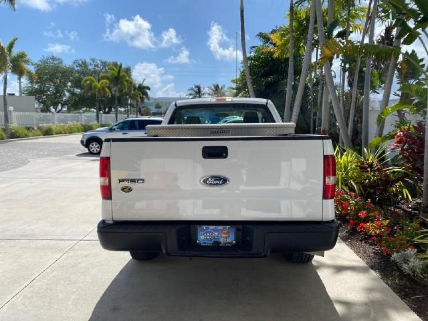 2005 Oxford White /Flint Ford F-150 PU STX LOW MILES 18,931 (1FTRF12215N) with an 4.2L EFI V6 Engine engine, Automatic transmission, located at 4701 North Dixie Hwy, Pompano Beach, FL, 33064, (954) 422-2889, 26.240938, -80.123474 - OUR WEBPAGE FLORIDACARS1.COM HAS OVER 100 PHOTOS AND FREE CARFAX LINK 2005 Ford F-150 STX Pickup 4.2L V6 F OHV Gasoline 20 MPG Rear Wheel Drive Features ABS Brakes Air Conditioning AM/FM Stereo Automatic Transmission Overhead Airbags Side Airbags Traction Control Vinyl Seats 2005 Ford F-150 STX Regu- Photo#6