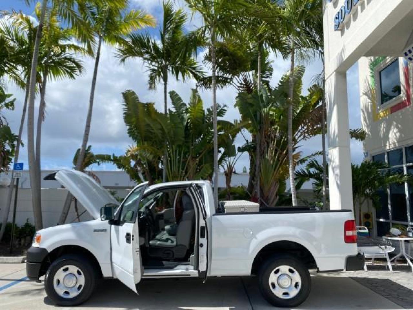 2005 Oxford White /Flint Ford F-150 PU STX LOW MILES 18,931 (1FTRF12215N) with an 4.2L EFI V6 Engine engine, Automatic transmission, located at 4701 North Dixie Hwy, Pompano Beach, FL, 33064, (954) 422-2889, 26.240938, -80.123474 - OUR WEBPAGE FLORIDACARS1.COM HAS OVER 100 PHOTOS AND FREE CARFAX LINK 2005 Ford F-150 STX Pickup 4.2L V6 F OHV Gasoline 20 MPG Rear Wheel Drive Features ABS Brakes Air Conditioning AM/FM Stereo Automatic Transmission Overhead Airbags Side Airbags Traction Control Vinyl Seats 2005 Ford F-150 STX Regu- Photo#8