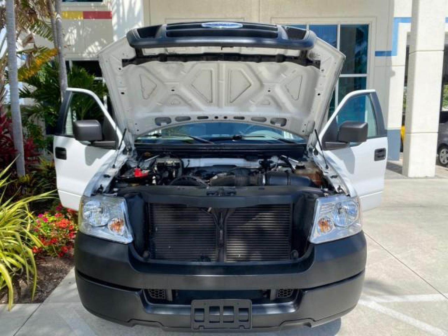 2005 Oxford White /Flint Ford F-150 PU STX LOW MILES 18,931 (1FTRF12215N) with an 4.2L EFI V6 Engine engine, Automatic transmission, located at 4701 North Dixie Hwy, Pompano Beach, FL, 33064, (954) 422-2889, 26.240938, -80.123474 - OUR WEBPAGE FLORIDACARS1.COM HAS OVER 100 PHOTOS AND FREE CARFAX LINK 2005 Ford F-150 STX Pickup 4.2L V6 F OHV Gasoline 20 MPG Rear Wheel Drive Features ABS Brakes Air Conditioning AM/FM Stereo Automatic Transmission Overhead Airbags Side Airbags Traction Control Vinyl Seats 2005 Ford F-150 STX Regu- Photo#17