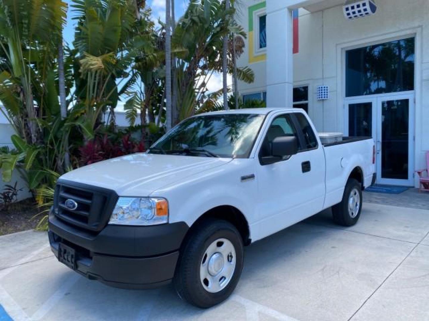 2005 Oxford White /Flint Ford F-150 PU STX LOW MILES 18,931 (1FTRF12215N) with an 4.2L EFI V6 Engine engine, Automatic transmission, located at 4701 North Dixie Hwy, Pompano Beach, FL, 33064, (954) 422-2889, 26.240938, -80.123474 - OUR WEBPAGE FLORIDACARS1.COM HAS OVER 100 PHOTOS AND FREE CARFAX LINK 2005 Ford F-150 STX Pickup 4.2L V6 F OHV Gasoline 20 MPG Rear Wheel Drive Features ABS Brakes Air Conditioning AM/FM Stereo Automatic Transmission Overhead Airbags Side Airbags Traction Control Vinyl Seats 2005 Ford F-150 STX Regu- Photo#28