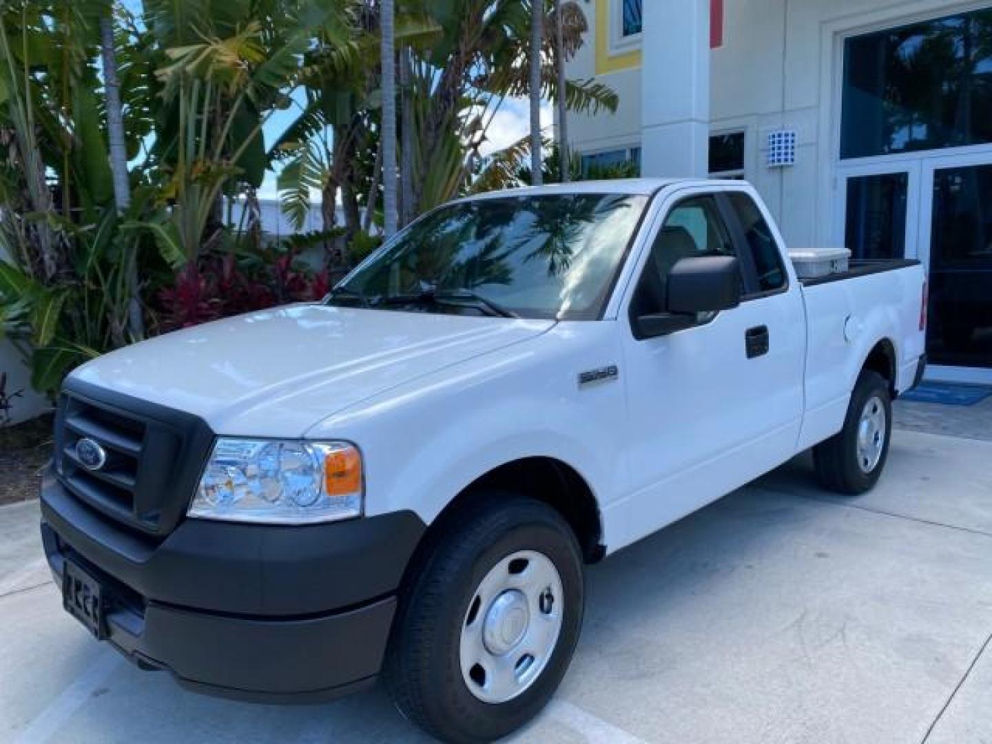 2005 Oxford White /Flint Ford F-150 PU STX LOW MILES 18,931 (1FTRF12215N) with an 4.2L EFI V6 Engine engine, Automatic transmission, located at 4701 North Dixie Hwy, Pompano Beach, FL, 33064, (954) 422-2889, 26.240938, -80.123474 - OUR WEBPAGE FLORIDACARS1.COM HAS OVER 100 PHOTOS AND FREE CARFAX LINK 2005 Ford F-150 STX Pickup 4.2L V6 F OHV Gasoline 20 MPG Rear Wheel Drive Features ABS Brakes Air Conditioning AM/FM Stereo Automatic Transmission Overhead Airbags Side Airbags Traction Control Vinyl Seats 2005 Ford F-150 STX Regu- Photo#29