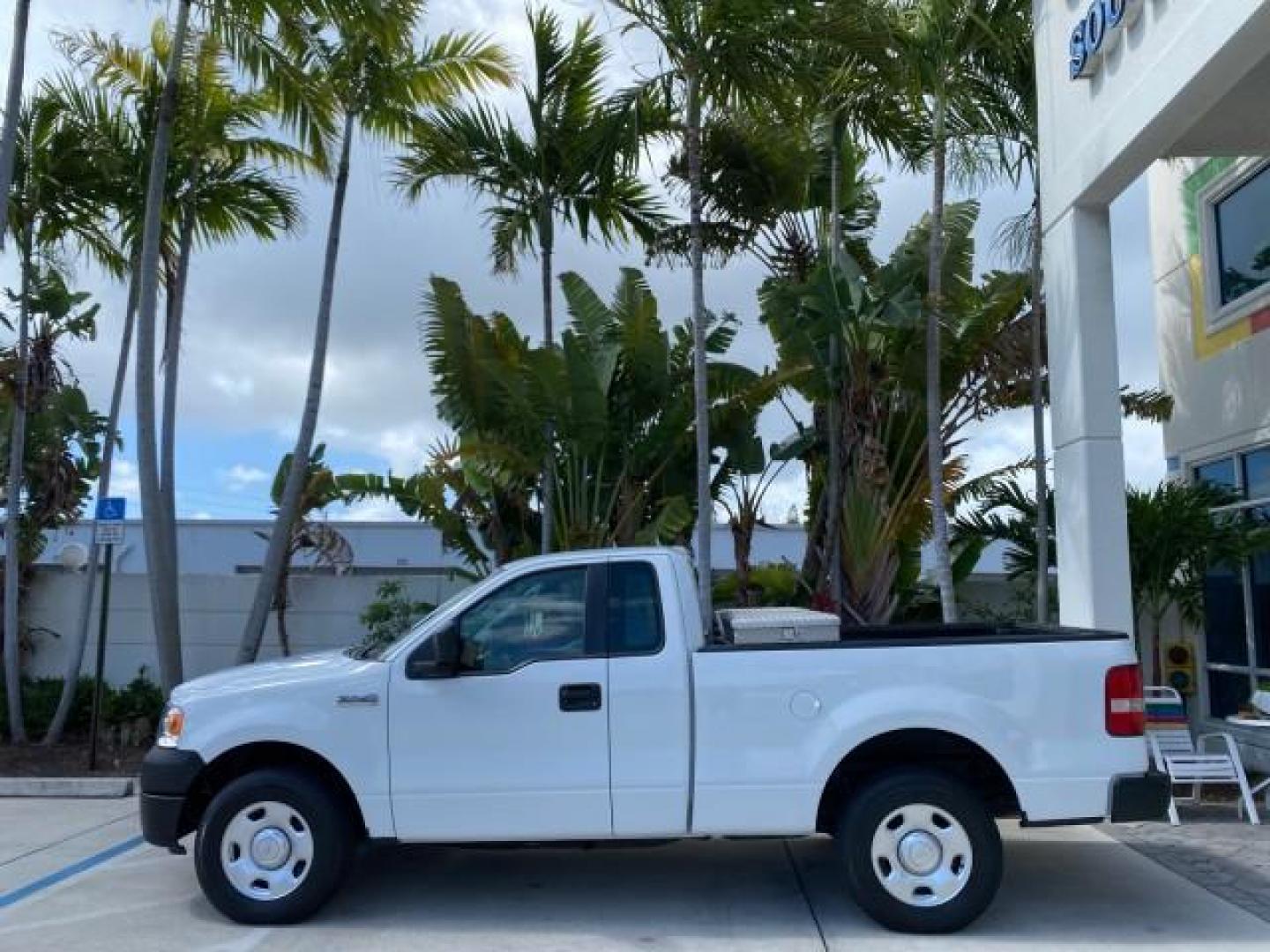 2005 Oxford White /Flint Ford F-150 PU STX LOW MILES 18,931 (1FTRF12215N) with an 4.2L EFI V6 Engine engine, Automatic transmission, located at 4701 North Dixie Hwy, Pompano Beach, FL, 33064, (954) 422-2889, 26.240938, -80.123474 - OUR WEBPAGE FLORIDACARS1.COM HAS OVER 100 PHOTOS AND FREE CARFAX LINK 2005 Ford F-150 STX Pickup 4.2L V6 F OHV Gasoline 20 MPG Rear Wheel Drive Features ABS Brakes Air Conditioning AM/FM Stereo Automatic Transmission Overhead Airbags Side Airbags Traction Control Vinyl Seats 2005 Ford F-150 STX Regu- Photo#30