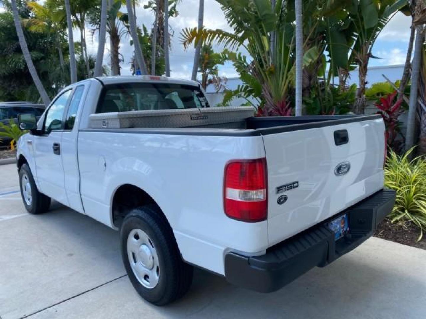 2005 Oxford White /Flint Ford F-150 PU STX LOW MILES 18,931 (1FTRF12215N) with an 4.2L EFI V6 Engine engine, Automatic transmission, located at 4701 North Dixie Hwy, Pompano Beach, FL, 33064, (954) 422-2889, 26.240938, -80.123474 - OUR WEBPAGE FLORIDACARS1.COM HAS OVER 100 PHOTOS AND FREE CARFAX LINK 2005 Ford F-150 STX Pickup 4.2L V6 F OHV Gasoline 20 MPG Rear Wheel Drive Features ABS Brakes Air Conditioning AM/FM Stereo Automatic Transmission Overhead Airbags Side Airbags Traction Control Vinyl Seats 2005 Ford F-150 STX Regu- Photo#33