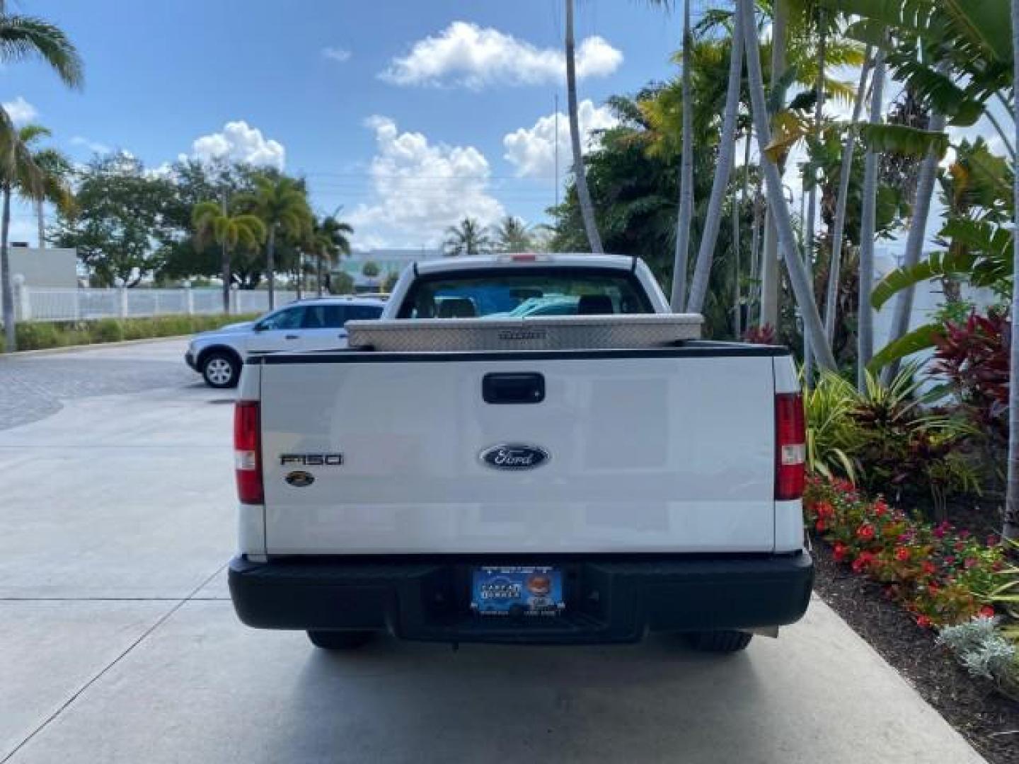 2005 Oxford White /Flint Ford F-150 PU STX LOW MILES 18,931 (1FTRF12215N) with an 4.2L EFI V6 Engine engine, Automatic transmission, located at 4701 North Dixie Hwy, Pompano Beach, FL, 33064, (954) 422-2889, 26.240938, -80.123474 - OUR WEBPAGE FLORIDACARS1.COM HAS OVER 100 PHOTOS AND FREE CARFAX LINK 2005 Ford F-150 STX Pickup 4.2L V6 F OHV Gasoline 20 MPG Rear Wheel Drive Features ABS Brakes Air Conditioning AM/FM Stereo Automatic Transmission Overhead Airbags Side Airbags Traction Control Vinyl Seats 2005 Ford F-150 STX Regu- Photo#34