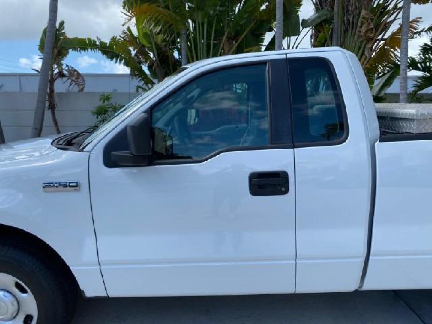 2005 Oxford White /Flint Ford F-150 PU STX LOW MILES 18,931 (1FTRF12215N) with an 4.2L EFI V6 Engine engine, Automatic transmission, located at 4701 North Dixie Hwy, Pompano Beach, FL, 33064, (954) 422-2889, 26.240938, -80.123474 - OUR WEBPAGE FLORIDACARS1.COM HAS OVER 100 PHOTOS AND FREE CARFAX LINK 2005 Ford F-150 STX Pickup 4.2L V6 F OHV Gasoline 20 MPG Rear Wheel Drive Features ABS Brakes Air Conditioning AM/FM Stereo Automatic Transmission Overhead Airbags Side Airbags Traction Control Vinyl Seats 2005 Ford F-150 STX Regu- Photo#36