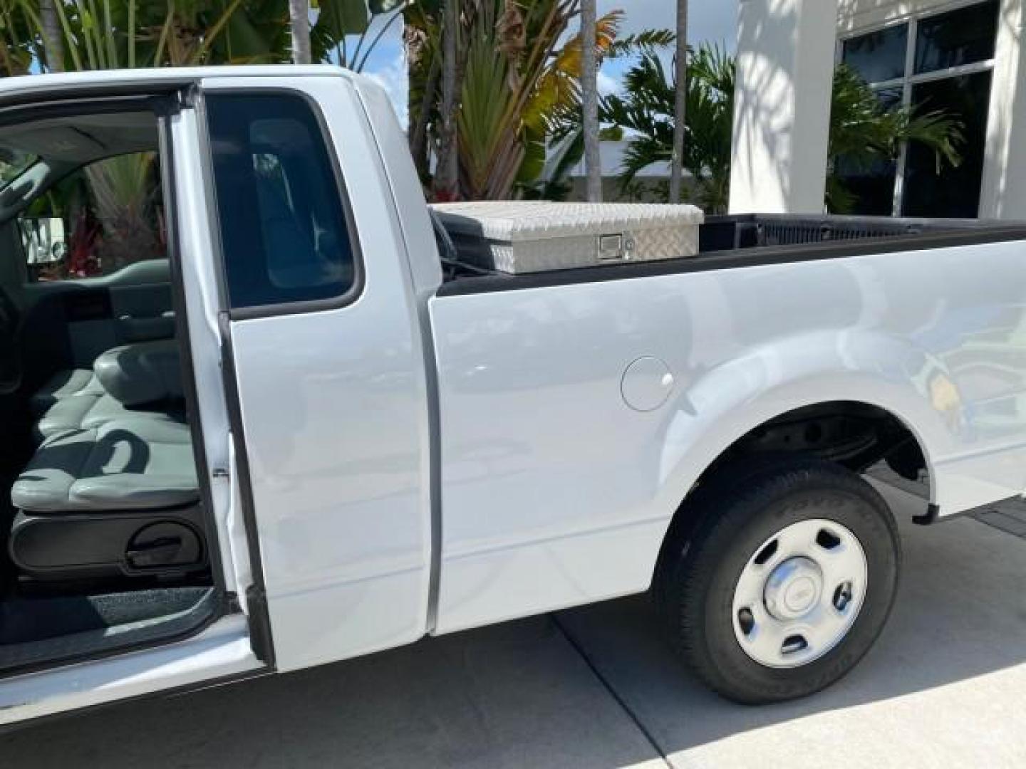 2005 Oxford White /Flint Ford F-150 PU STX LOW MILES 18,931 (1FTRF12215N) with an 4.2L EFI V6 Engine engine, Automatic transmission, located at 4701 North Dixie Hwy, Pompano Beach, FL, 33064, (954) 422-2889, 26.240938, -80.123474 - OUR WEBPAGE FLORIDACARS1.COM HAS OVER 100 PHOTOS AND FREE CARFAX LINK 2005 Ford F-150 STX Pickup 4.2L V6 F OHV Gasoline 20 MPG Rear Wheel Drive Features ABS Brakes Air Conditioning AM/FM Stereo Automatic Transmission Overhead Airbags Side Airbags Traction Control Vinyl Seats 2005 Ford F-150 STX Regu- Photo#68