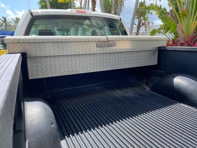 2005 Oxford White /Flint Ford F-150 PU STX LOW MILES 18,931 (1FTRF12215N) with an 4.2L EFI V6 Engine engine, Automatic transmission, located at 4701 North Dixie Hwy, Pompano Beach, FL, 33064, (954) 422-2889, 26.240938, -80.123474 - OUR WEBPAGE FLORIDACARS1.COM HAS OVER 100 PHOTOS AND FREE CARFAX LINK 2005 Ford F-150 STX Pickup 4.2L V6 F OHV Gasoline 20 MPG Rear Wheel Drive Features ABS Brakes Air Conditioning AM/FM Stereo Automatic Transmission Overhead Airbags Side Airbags Traction Control Vinyl Seats 2005 Ford F-150 STX Regu - Photo#82