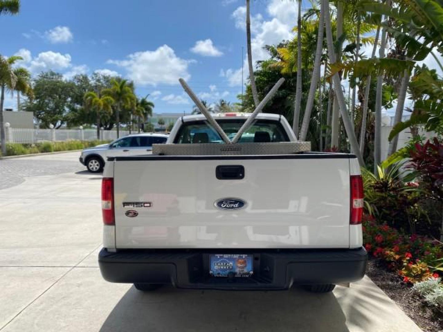 2005 Oxford White /Flint Ford F-150 PU STX LOW MILES 18,931 (1FTRF12215N) with an 4.2L EFI V6 Engine engine, Automatic transmission, located at 4701 North Dixie Hwy, Pompano Beach, FL, 33064, (954) 422-2889, 26.240938, -80.123474 - OUR WEBPAGE FLORIDACARS1.COM HAS OVER 100 PHOTOS AND FREE CARFAX LINK 2005 Ford F-150 STX Pickup 4.2L V6 F OHV Gasoline 20 MPG Rear Wheel Drive Features ABS Brakes Air Conditioning AM/FM Stereo Automatic Transmission Overhead Airbags Side Airbags Traction Control Vinyl Seats 2005 Ford F-150 STX Regu- Photo#85