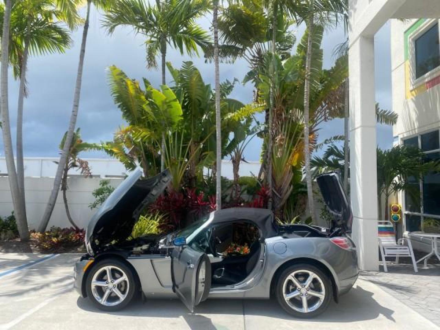 2007 Silver Graphite /Black Saturn Sky CONV LOW MILES 42,288 1 OWNER (1G8MB35B47Y) with an 2.4L DOHC VVT I4 Aluminum Ecotec Engine engine, Automatic transmission, located at 4701 North Dixie Hwy, Pompano Beach, FL, 33064, (954) 422-2889, 26.240938, -80.123474 - OUR WEBPAGE FLORIDACARS1.COM HAS OVER 100 PHOTOS AND FREE CARFAX LINK 2007 Saturn SKY 1 OWNER Convertible 2.4L I4 F DOHC Gasoline 28 MPG Rear Wheel Drive Features ABS Brakes Air Conditioning Alloy Wheels AM/FM Stereo Automatic Transmission Auxiliary Audio Input CD Audio Cruise Control Leather Seats - Photo#8