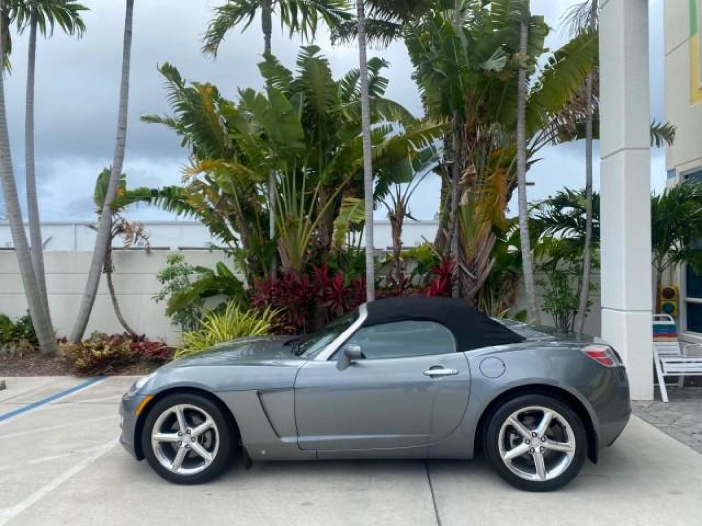 2007 Silver Graphite /Black Saturn Sky CONV LOW MILES 42,288 1 OWNER (1G8MB35B47Y) with an 2.4L DOHC VVT I4 Aluminum Ecotec Engine engine, Automatic transmission, located at 4701 North Dixie Hwy, Pompano Beach, FL, 33064, (954) 422-2889, 26.240938, -80.123474 - OUR WEBPAGE FLORIDACARS1.COM HAS OVER 100 PHOTOS AND FREE CARFAX LINK 2007 Saturn SKY 1 OWNER Convertible 2.4L I4 F DOHC Gasoline 28 MPG Rear Wheel Drive Features ABS Brakes Air Conditioning Alloy Wheels AM/FM Stereo Automatic Transmission Auxiliary Audio Input CD Audio Cruise Control Leather Seats - Photo#30