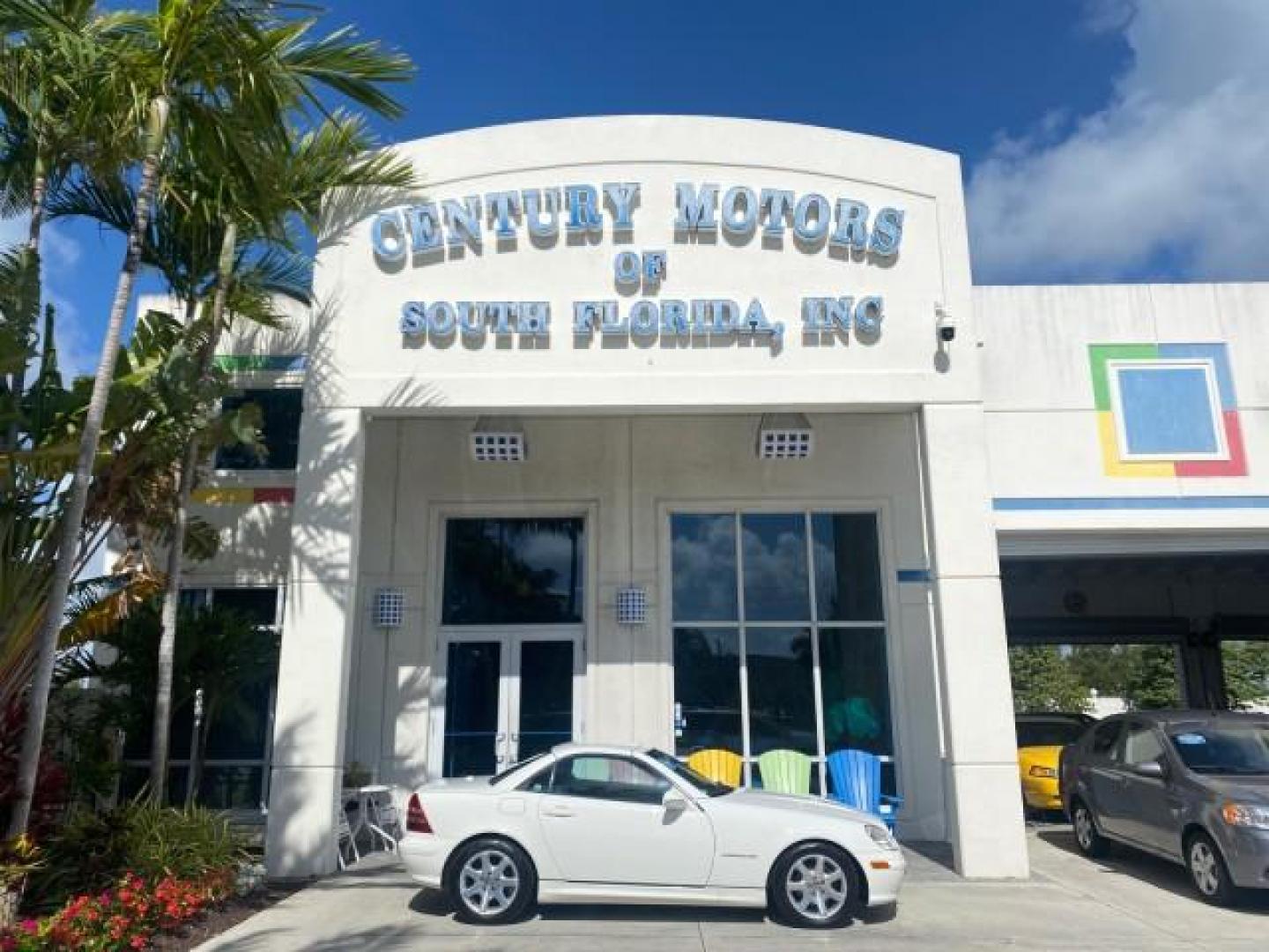 2002 Alabaster White /Charcoal/Beige Mercedes-Benz SLK-Class 2.3L SLK CONV LOW MILES 48,941 (WDBKK49F32F) with an 2.3L Supercharged And Intercooled DOHC SMPI 16-Valve In-Line 4-Cyl Engine engine, Automatic transmission, located at 4701 North Dixie Hwy, Pompano Beach, FL, 33064, (954) 422-2889, 26.240938, -80.123474 - OUR WEBPAGE FLORIDACARS1.COM HAS OVER 100 PHOTOS AND FREE CARFAX LINK 2002 Mercedes-Benz SLK 230 Kompressor Convertible 2.3L I4 F DOHC 16V Gasoline 30 MPG Rear Wheel Drive Features ABS Brakes Air Conditioning Alloy Wheels AM/FM Stereo Automatic Transmission BOSE Sound System Cassette Player Cruise C- Photo#0