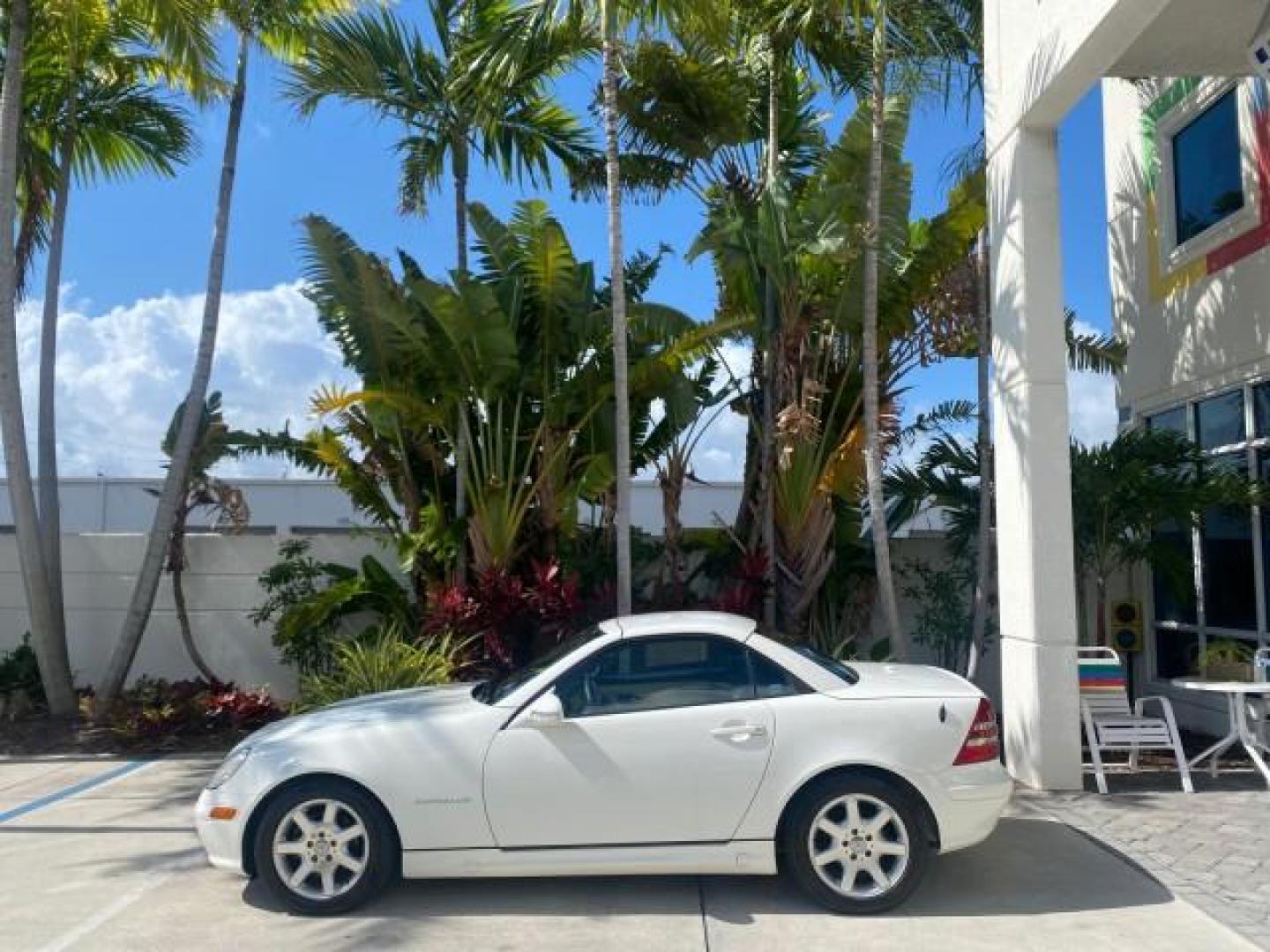 2002 Alabaster White /Charcoal/Beige Mercedes-Benz SLK-Class 2.3L SLK CONV LOW MILES 48,941 (WDBKK49F32F) with an 2.3L Supercharged And Intercooled DOHC SMPI 16-Valve In-Line 4-Cyl Engine engine, Automatic transmission, located at 4701 North Dixie Hwy, Pompano Beach, FL, 33064, (954) 422-2889, 26.240938, -80.123474 - OUR WEBPAGE FLORIDACARS1.COM HAS OVER 100 PHOTOS AND FREE CARFAX LINK 2002 Mercedes-Benz SLK 230 Kompressor Convertible 2.3L I4 F DOHC 16V Gasoline 30 MPG Rear Wheel Drive Features ABS Brakes Air Conditioning Alloy Wheels AM/FM Stereo Automatic Transmission BOSE Sound System Cassette Player Cruise C- Photo#4