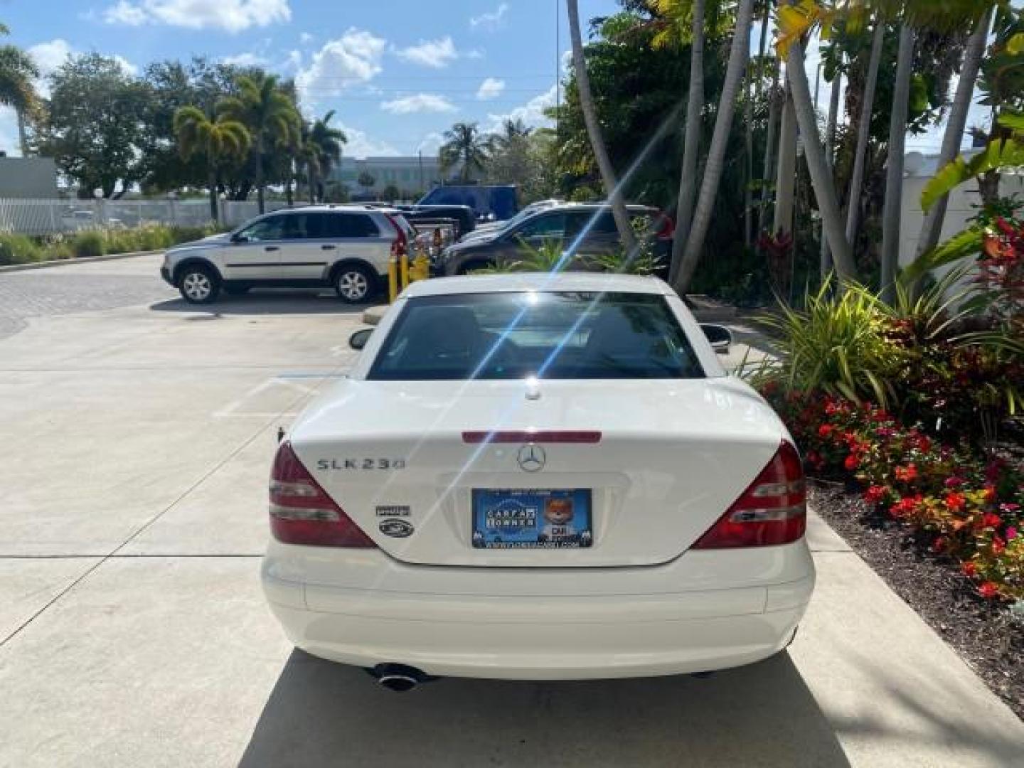 2002 Alabaster White /Charcoal/Beige Mercedes-Benz SLK-Class 2.3L SLK CONV LOW MILES 48,941 (WDBKK49F32F) with an 2.3L Supercharged And Intercooled DOHC SMPI 16-Valve In-Line 4-Cyl Engine engine, Automatic transmission, located at 4701 North Dixie Hwy, Pompano Beach, FL, 33064, (954) 422-2889, 26.240938, -80.123474 - OUR WEBPAGE FLORIDACARS1.COM HAS OVER 100 PHOTOS AND FREE CARFAX LINK 2002 Mercedes-Benz SLK 230 Kompressor Convertible 2.3L I4 F DOHC 16V Gasoline 30 MPG Rear Wheel Drive Features ABS Brakes Air Conditioning Alloy Wheels AM/FM Stereo Automatic Transmission BOSE Sound System Cassette Player Cruise C- Photo#6