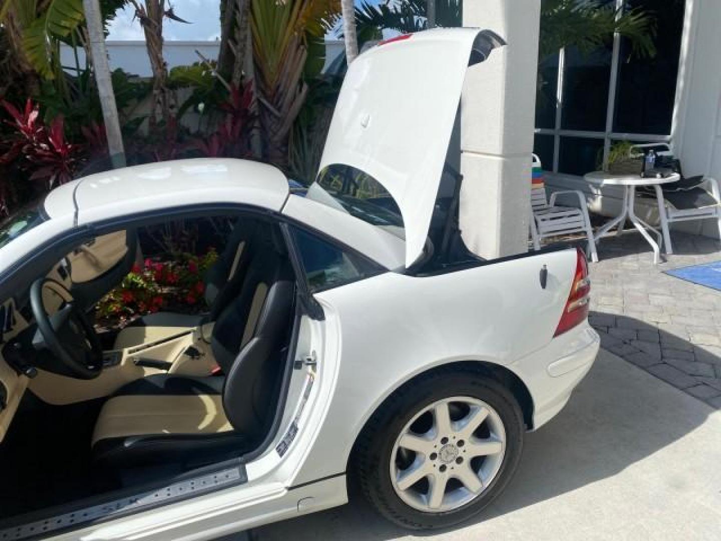 2002 Alabaster White /Charcoal/Beige Mercedes-Benz SLK-Class 2.3L SLK CONV LOW MILES 48,941 (WDBKK49F32F) with an 2.3L Supercharged And Intercooled DOHC SMPI 16-Valve In-Line 4-Cyl Engine engine, Automatic transmission, located at 4701 North Dixie Hwy, Pompano Beach, FL, 33064, (954) 422-2889, 26.240938, -80.123474 - OUR WEBPAGE FLORIDACARS1.COM HAS OVER 100 PHOTOS AND FREE CARFAX LINK 2002 Mercedes-Benz SLK 230 Kompressor Convertible 2.3L I4 F DOHC 16V Gasoline 30 MPG Rear Wheel Drive Features ABS Brakes Air Conditioning Alloy Wheels AM/FM Stereo Automatic Transmission BOSE Sound System Cassette Player Cruise C- Photo#13