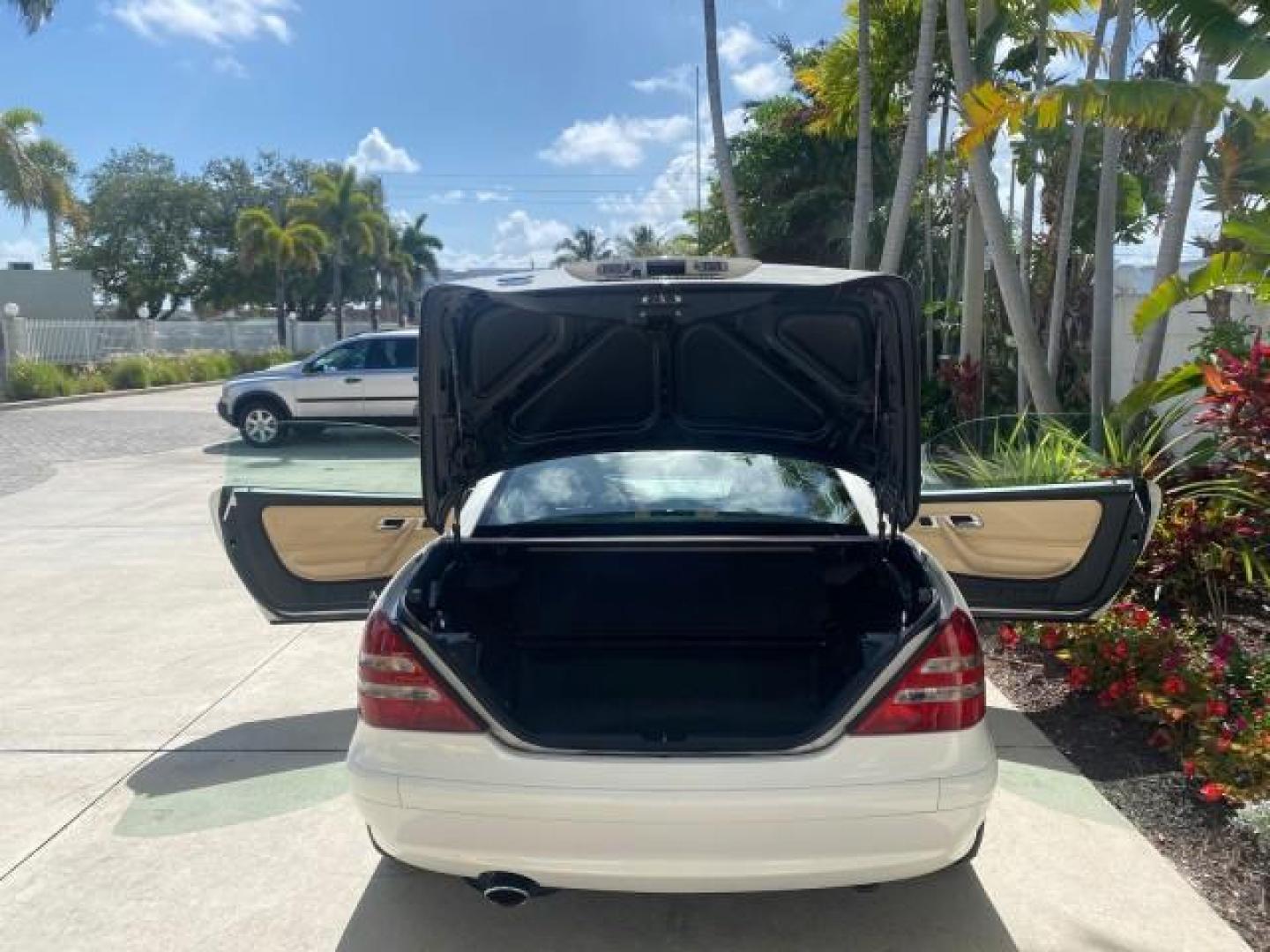 2002 Alabaster White /Charcoal/Beige Mercedes-Benz SLK-Class 2.3L SLK CONV LOW MILES 48,941 (WDBKK49F32F) with an 2.3L Supercharged And Intercooled DOHC SMPI 16-Valve In-Line 4-Cyl Engine engine, Automatic transmission, located at 4701 North Dixie Hwy, Pompano Beach, FL, 33064, (954) 422-2889, 26.240938, -80.123474 - OUR WEBPAGE FLORIDACARS1.COM HAS OVER 100 PHOTOS AND FREE CARFAX LINK 2002 Mercedes-Benz SLK 230 Kompressor Convertible 2.3L I4 F DOHC 16V Gasoline 30 MPG Rear Wheel Drive Features ABS Brakes Air Conditioning Alloy Wheels AM/FM Stereo Automatic Transmission BOSE Sound System Cassette Player Cruise C- Photo#15