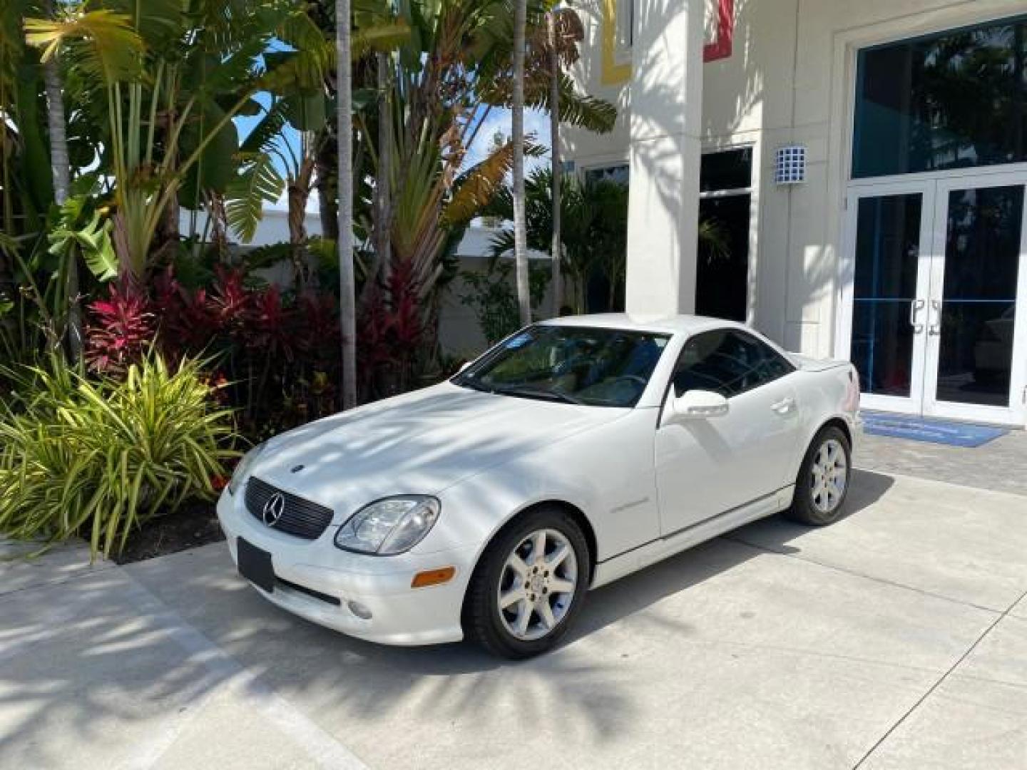 2002 Alabaster White /Charcoal/Beige Mercedes-Benz SLK-Class 2.3L SLK CONV LOW MILES 48,941 (WDBKK49F32F) with an 2.3L Supercharged And Intercooled DOHC SMPI 16-Valve In-Line 4-Cyl Engine engine, Automatic transmission, located at 4701 North Dixie Hwy, Pompano Beach, FL, 33064, (954) 422-2889, 26.240938, -80.123474 - OUR WEBPAGE FLORIDACARS1.COM HAS OVER 100 PHOTOS AND FREE CARFAX LINK 2002 Mercedes-Benz SLK 230 Kompressor Convertible 2.3L I4 F DOHC 16V Gasoline 30 MPG Rear Wheel Drive Features ABS Brakes Air Conditioning Alloy Wheels AM/FM Stereo Automatic Transmission BOSE Sound System Cassette Player Cruise C- Photo#30