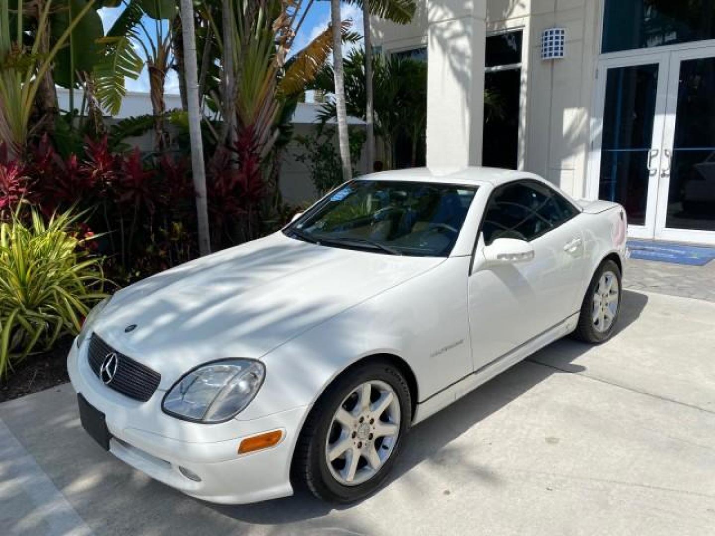 2002 Alabaster White /Charcoal/Beige Mercedes-Benz SLK-Class 2.3L SLK CONV LOW MILES 48,941 (WDBKK49F32F) with an 2.3L Supercharged And Intercooled DOHC SMPI 16-Valve In-Line 4-Cyl Engine engine, Automatic transmission, located at 4701 North Dixie Hwy, Pompano Beach, FL, 33064, (954) 422-2889, 26.240938, -80.123474 - OUR WEBPAGE FLORIDACARS1.COM HAS OVER 100 PHOTOS AND FREE CARFAX LINK 2002 Mercedes-Benz SLK 230 Kompressor Convertible 2.3L I4 F DOHC 16V Gasoline 30 MPG Rear Wheel Drive Features ABS Brakes Air Conditioning Alloy Wheels AM/FM Stereo Automatic Transmission BOSE Sound System Cassette Player Cruise C- Photo#32