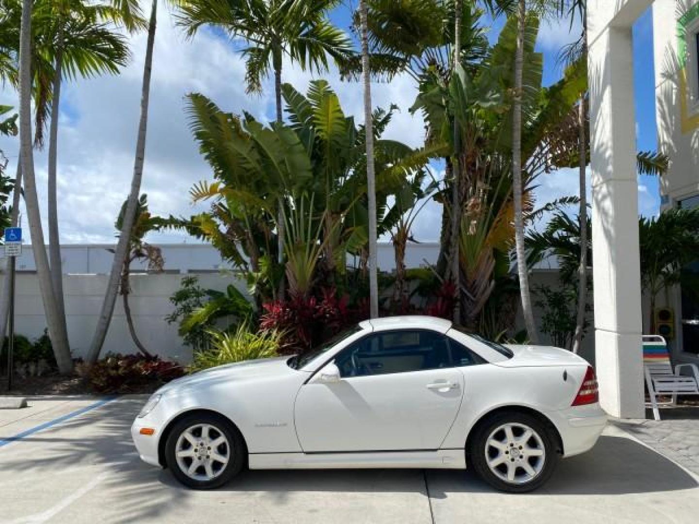 2002 Alabaster White /Charcoal/Beige Mercedes-Benz SLK-Class 2.3L SLK CONV LOW MILES 48,941 (WDBKK49F32F) with an 2.3L Supercharged And Intercooled DOHC SMPI 16-Valve In-Line 4-Cyl Engine engine, Automatic transmission, located at 4701 North Dixie Hwy, Pompano Beach, FL, 33064, (954) 422-2889, 26.240938, -80.123474 - OUR WEBPAGE FLORIDACARS1.COM HAS OVER 100 PHOTOS AND FREE CARFAX LINK 2002 Mercedes-Benz SLK 230 Kompressor Convertible 2.3L I4 F DOHC 16V Gasoline 30 MPG Rear Wheel Drive Features ABS Brakes Air Conditioning Alloy Wheels AM/FM Stereo Automatic Transmission BOSE Sound System Cassette Player Cruise C- Photo#34