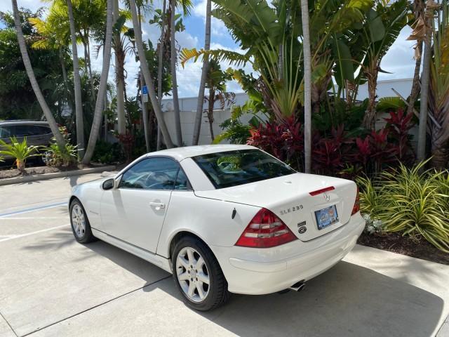 2002 Alabaster White /Charcoal/Beige Mercedes-Benz SLK-Class 2.3L SLK CONV LOW MILES 48,941 (WDBKK49F32F) with an 2.3L Supercharged And Intercooled DOHC SMPI 16-Valve In-Line 4-Cyl Engine engine, Automatic transmission, located at 4701 North Dixie Hwy, Pompano Beach, FL, 33064, (954) 422-2889, 26.240938, -80.123474 - OUR WEBPAGE FLORIDACARS1.COM HAS OVER 100 PHOTOS AND FREE CARFAX LINK 2002 Mercedes-Benz SLK 230 Kompressor Convertible 2.3L I4 F DOHC 16V Gasoline 30 MPG Rear Wheel Drive Features ABS Brakes Air Conditioning Alloy Wheels AM/FM Stereo Automatic Transmission BOSE Sound System Cassette Player Cruise C - Photo#38