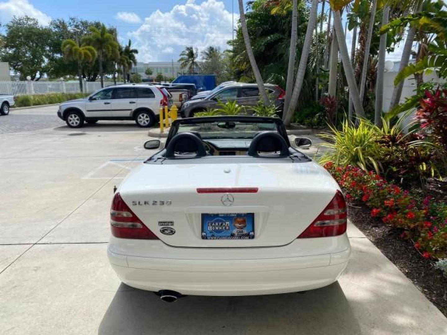 2002 Alabaster White /Charcoal/Beige Mercedes-Benz SLK-Class 2.3L SLK CONV LOW MILES 48,941 (WDBKK49F32F) with an 2.3L Supercharged And Intercooled DOHC SMPI 16-Valve In-Line 4-Cyl Engine engine, Automatic transmission, located at 4701 North Dixie Hwy, Pompano Beach, FL, 33064, (954) 422-2889, 26.240938, -80.123474 - OUR WEBPAGE FLORIDACARS1.COM HAS OVER 100 PHOTOS AND FREE CARFAX LINK 2002 Mercedes-Benz SLK 230 Kompressor Convertible 2.3L I4 F DOHC 16V Gasoline 30 MPG Rear Wheel Drive Features ABS Brakes Air Conditioning Alloy Wheels AM/FM Stereo Automatic Transmission BOSE Sound System Cassette Player Cruise C- Photo#43