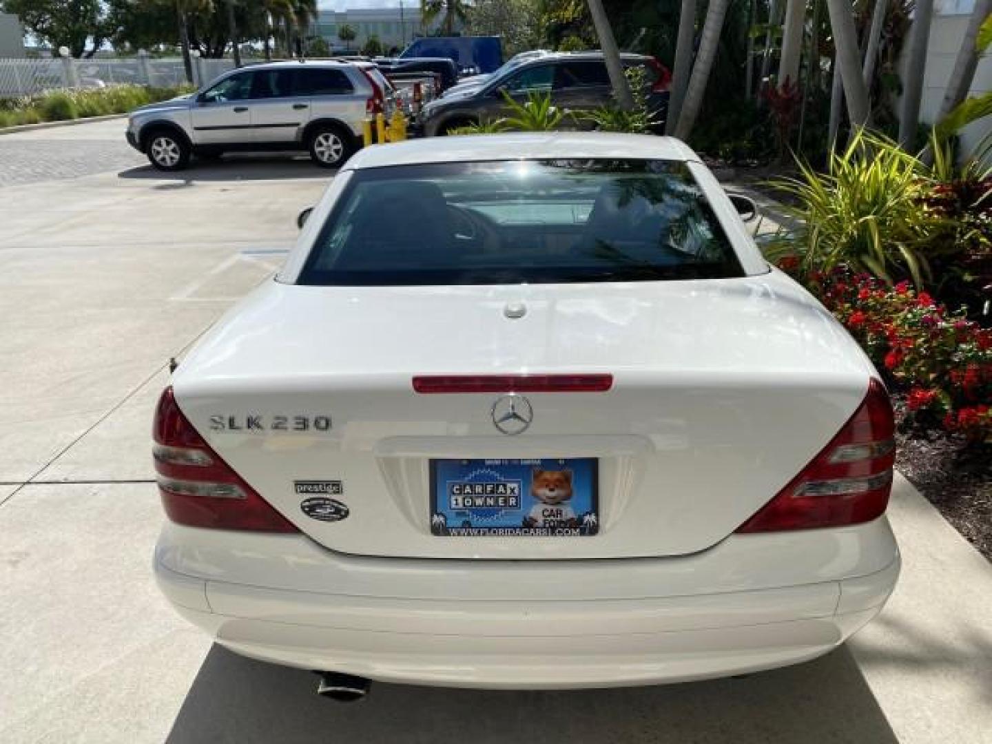 2002 Alabaster White /Charcoal/Beige Mercedes-Benz SLK-Class 2.3L SLK CONV LOW MILES 48,941 (WDBKK49F32F) with an 2.3L Supercharged And Intercooled DOHC SMPI 16-Valve In-Line 4-Cyl Engine engine, Automatic transmission, located at 4701 North Dixie Hwy, Pompano Beach, FL, 33064, (954) 422-2889, 26.240938, -80.123474 - OUR WEBPAGE FLORIDACARS1.COM HAS OVER 100 PHOTOS AND FREE CARFAX LINK 2002 Mercedes-Benz SLK 230 Kompressor Convertible 2.3L I4 F DOHC 16V Gasoline 30 MPG Rear Wheel Drive Features ABS Brakes Air Conditioning Alloy Wheels AM/FM Stereo Automatic Transmission BOSE Sound System Cassette Player Cruise C- Photo#44