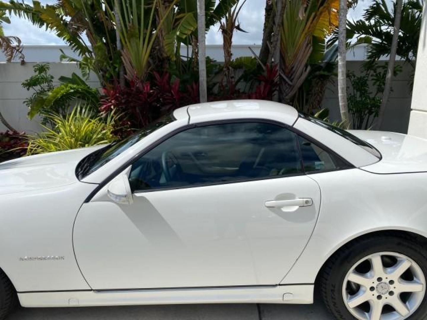 2002 Alabaster White /Charcoal/Beige Mercedes-Benz SLK-Class 2.3L SLK CONV LOW MILES 48,941 (WDBKK49F32F) with an 2.3L Supercharged And Intercooled DOHC SMPI 16-Valve In-Line 4-Cyl Engine engine, Automatic transmission, located at 4701 North Dixie Hwy, Pompano Beach, FL, 33064, (954) 422-2889, 26.240938, -80.123474 - OUR WEBPAGE FLORIDACARS1.COM HAS OVER 100 PHOTOS AND FREE CARFAX LINK 2002 Mercedes-Benz SLK 230 Kompressor Convertible 2.3L I4 F DOHC 16V Gasoline 30 MPG Rear Wheel Drive Features ABS Brakes Air Conditioning Alloy Wheels AM/FM Stereo Automatic Transmission BOSE Sound System Cassette Player Cruise C- Photo#53