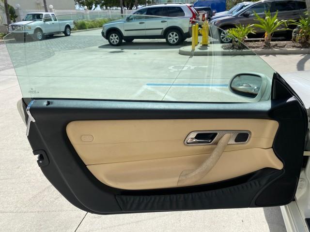 2002 Alabaster White /Charcoal/Beige Mercedes-Benz SLK-Class 2.3L SLK CONV LOW MILES 48,941 (WDBKK49F32F) with an 2.3L Supercharged And Intercooled DOHC SMPI 16-Valve In-Line 4-Cyl Engine engine, Automatic transmission, located at 4701 North Dixie Hwy, Pompano Beach, FL, 33064, (954) 422-2889, 26.240938, -80.123474 - OUR WEBPAGE FLORIDACARS1.COM HAS OVER 100 PHOTOS AND FREE CARFAX LINK 2002 Mercedes-Benz SLK 230 Kompressor Convertible 2.3L I4 F DOHC 16V Gasoline 30 MPG Rear Wheel Drive Features ABS Brakes Air Conditioning Alloy Wheels AM/FM Stereo Automatic Transmission BOSE Sound System Cassette Player Cruise C - Photo#61