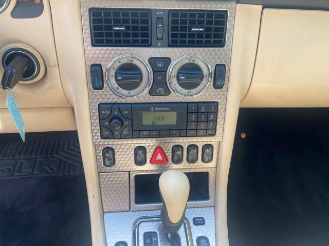 2002 Alabaster White /Charcoal/Beige Mercedes-Benz SLK-Class 2.3L SLK CONV LOW MILES 48,941 (WDBKK49F32F) with an 2.3L Supercharged And Intercooled DOHC SMPI 16-Valve In-Line 4-Cyl Engine engine, Automatic transmission, located at 4701 North Dixie Hwy, Pompano Beach, FL, 33064, (954) 422-2889, 26.240938, -80.123474 - OUR WEBPAGE FLORIDACARS1.COM HAS OVER 100 PHOTOS AND FREE CARFAX LINK 2002 Mercedes-Benz SLK 230 Kompressor Convertible 2.3L I4 F DOHC 16V Gasoline 30 MPG Rear Wheel Drive Features ABS Brakes Air Conditioning Alloy Wheels AM/FM Stereo Automatic Transmission BOSE Sound System Cassette Player Cruise C - Photo#74