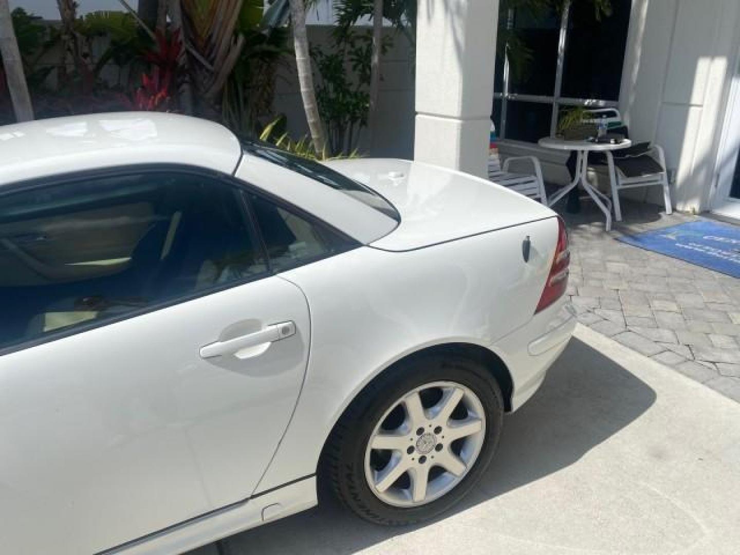 2002 Alabaster White /Charcoal/Beige Mercedes-Benz SLK-Class 2.3L SLK CONV LOW MILES 48,941 (WDBKK49F32F) with an 2.3L Supercharged And Intercooled DOHC SMPI 16-Valve In-Line 4-Cyl Engine engine, Automatic transmission, located at 4701 North Dixie Hwy, Pompano Beach, FL, 33064, (954) 422-2889, 26.240938, -80.123474 - OUR WEBPAGE FLORIDACARS1.COM HAS OVER 100 PHOTOS AND FREE CARFAX LINK 2002 Mercedes-Benz SLK 230 Kompressor Convertible 2.3L I4 F DOHC 16V Gasoline 30 MPG Rear Wheel Drive Features ABS Brakes Air Conditioning Alloy Wheels AM/FM Stereo Automatic Transmission BOSE Sound System Cassette Player Cruise C- Photo#86